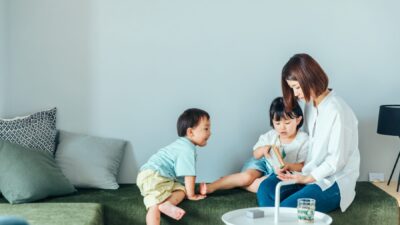 養子縁組と帰化申請の深層: 法律と手続きの解説、苗字の変更とその影響