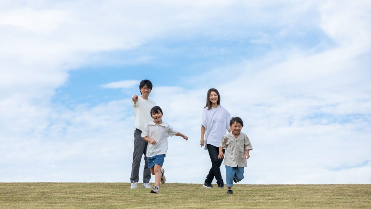 養子縁組の全て解説：養親と配偶者が知るべき法的・社会的要点